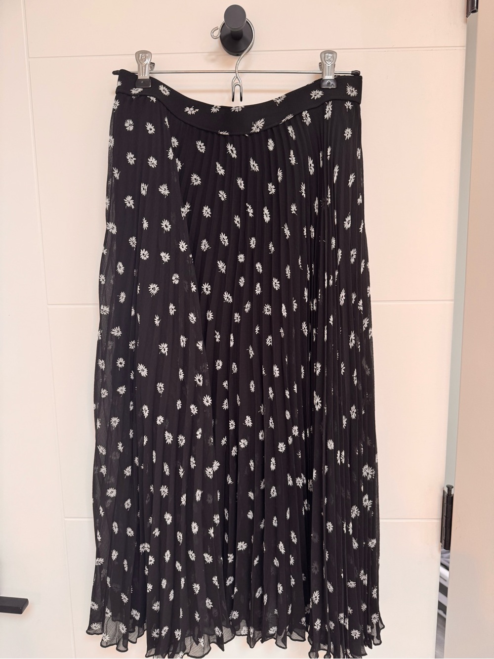 Abercrombie & Fitch pleated chiffon floral midi skirt Medium